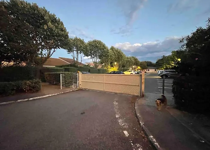 Pavillon Avec Piscine Place De Pkg Privee Дом отдыха *